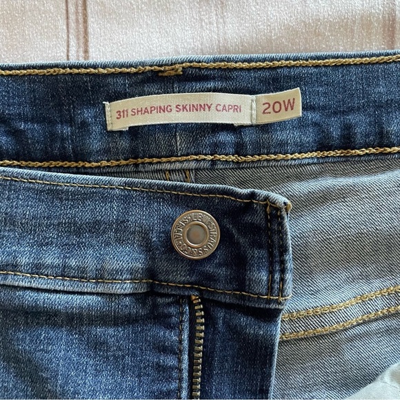 Levi’s 311 Shaping Skinny Capri Pants Women’s Plus Size 20W Blue Med Wash Cuffed - Picture 7 of 13